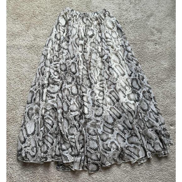 NWT Chicwish Snake Printed Asymmetric Chiffon Maxi Skirt Gray Women's Size XS-S - Picture 4 of 9